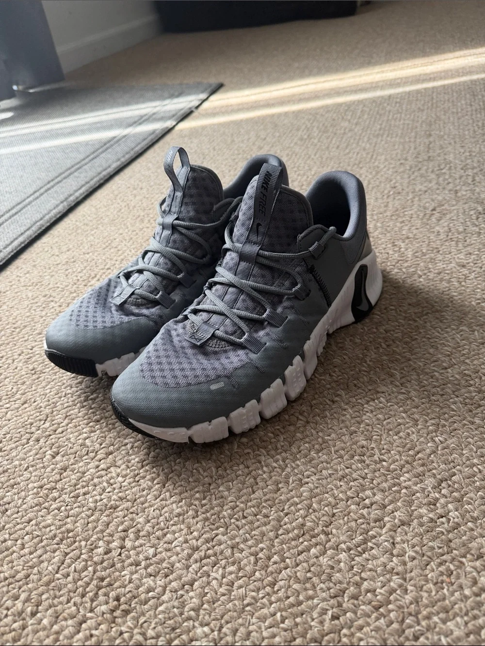 Nike Free Metcon 5 Men's Gray and White Athletic Shoes